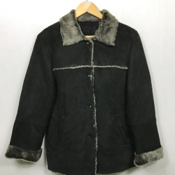 Vintage Style Leather Jacket with Sophisticated Design and Fur Lining Vintage Style Leather Jacket with Sophisticated Design and Fur Lining